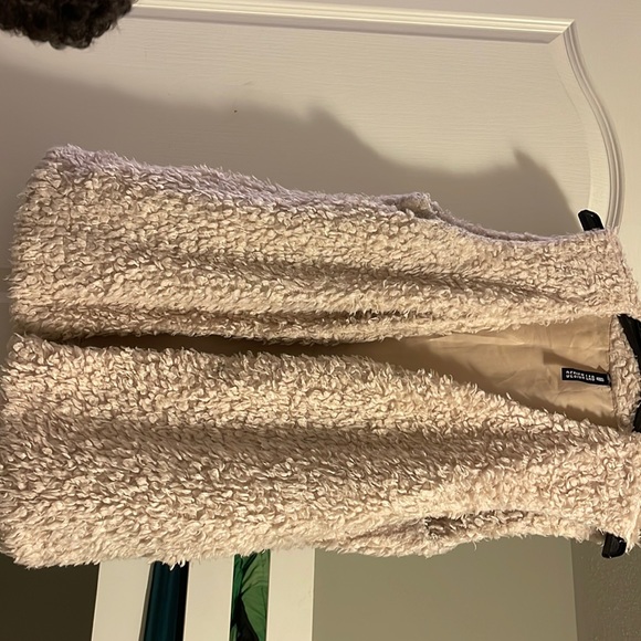 H&M vest. - Picture 3 of 3